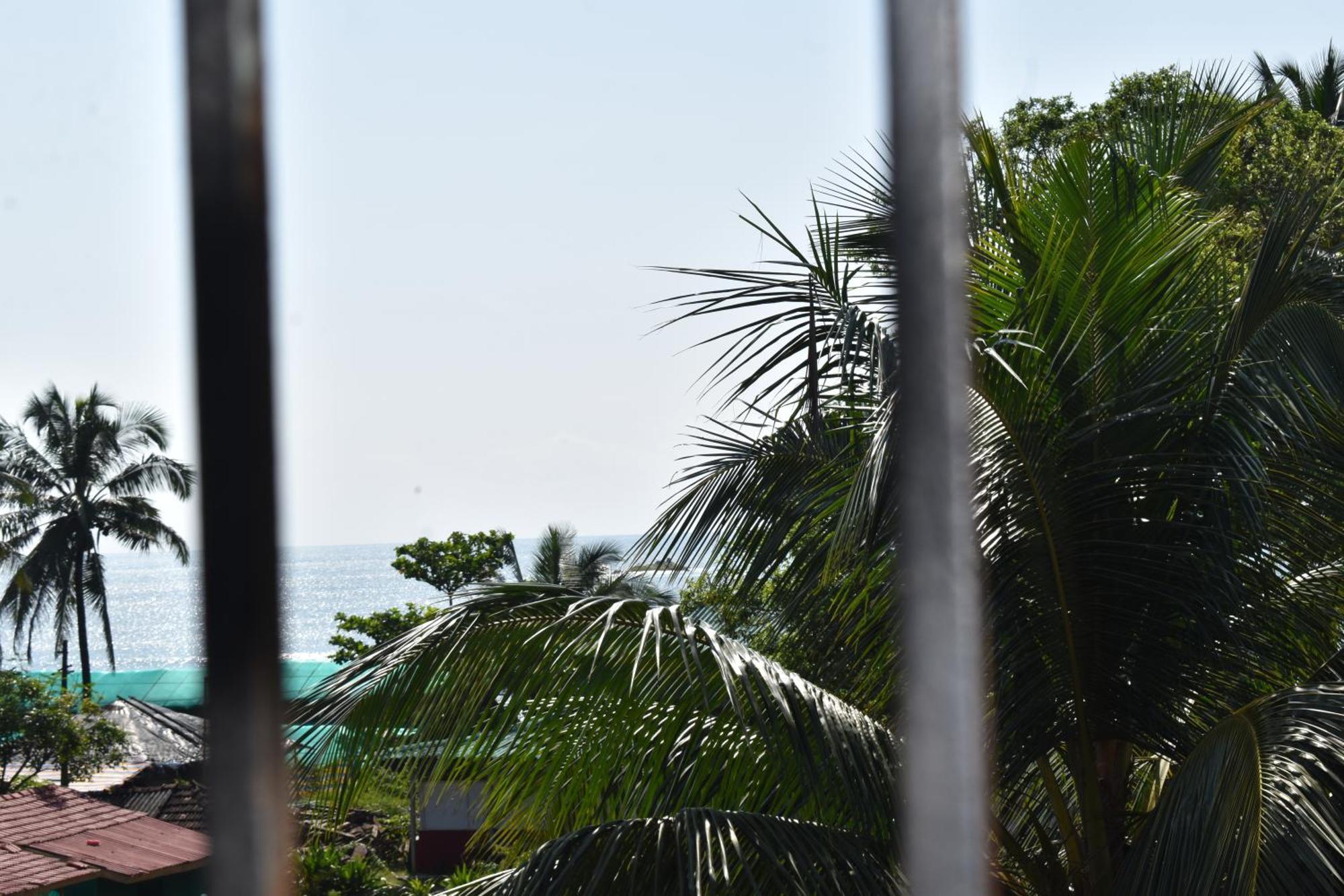 Gundappa Cafe Gokarna Kudle Beach Exterior photo